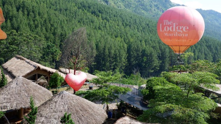 Wisata Kekinian di Lembang: The Lodge Maribaya