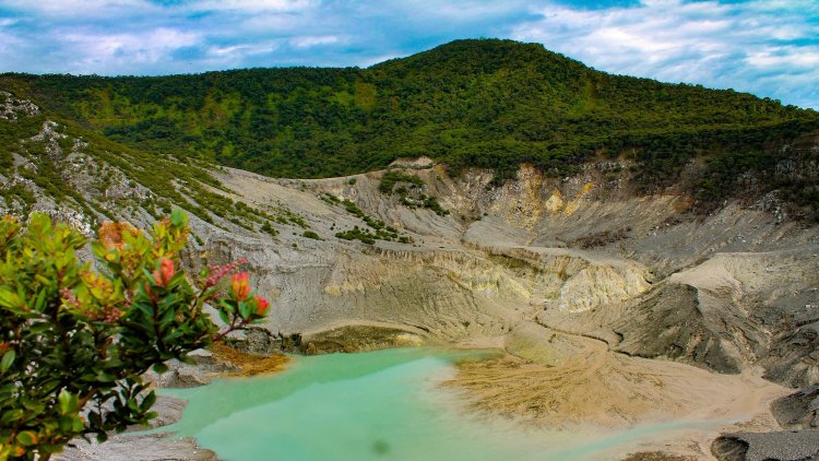 Tangkuban Perahu: Keindahan Gunung Vulkanik di Bandung Utara