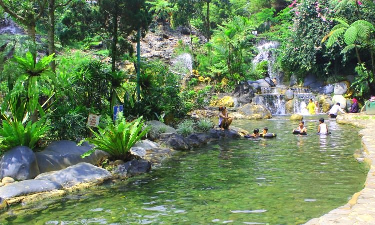 Mencoba Serunya Wisata Air Panas Ciater di Bandung Utara