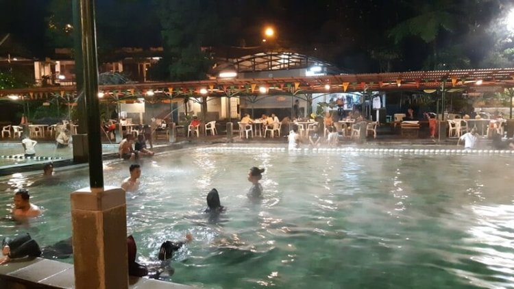 Wisata Air di Sari Ater Hot Spring Resort Bandung