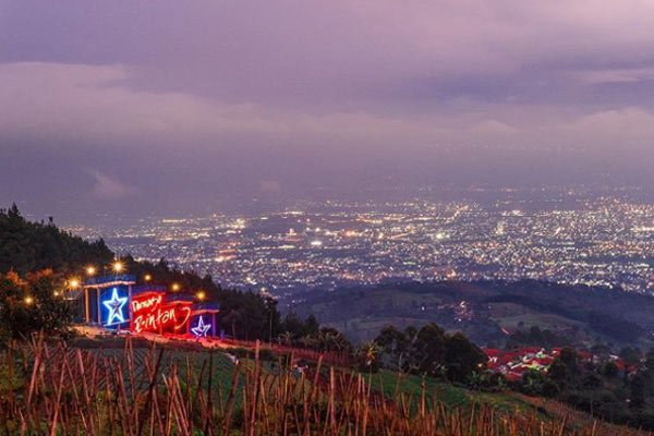 Panorama Indah di Puncak Bintang: Wisata Pemandangan Malam Hari di Bandung