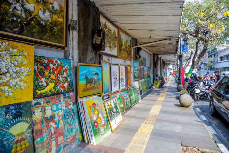 Wisata Fotografi di Kawasan Seni dan Grafiti Braga Bandung