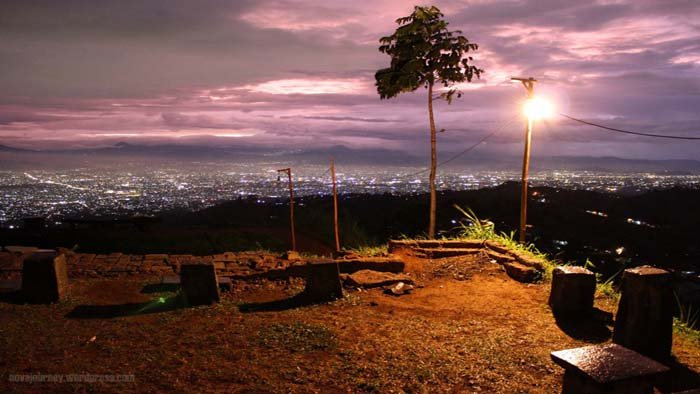 Melihat Keindahan Alam Bandung dari Bukit Moko