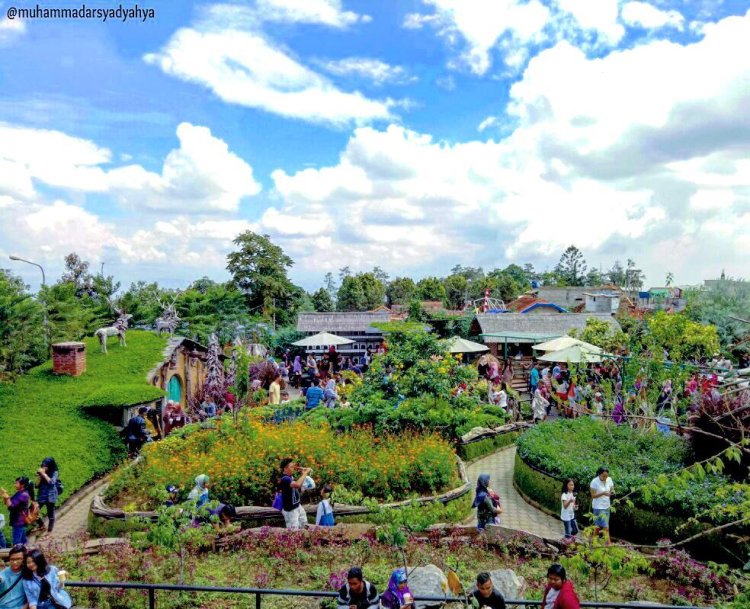 Berfoto di Farmhouse Susu Lembang, Tempat Wisata Kekinian di Bandung