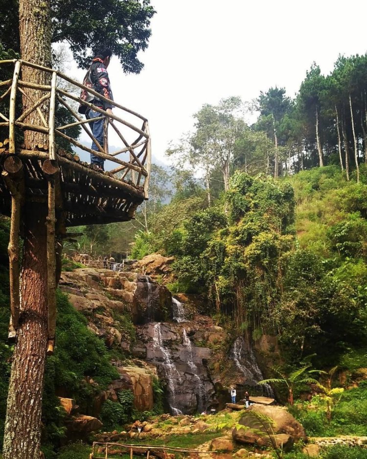 Pesona Wisata Alam di Curug Luhur Bandung