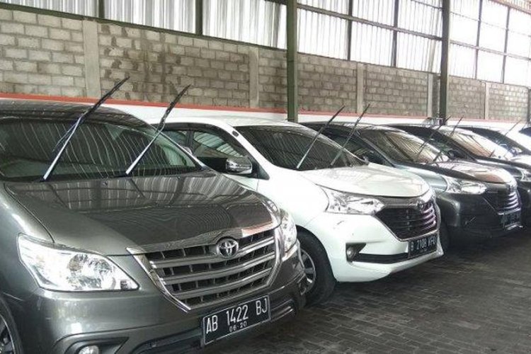 Sewa Mobil Bandung Lepas Kunci atau dengan Sopir? Semua Ada!