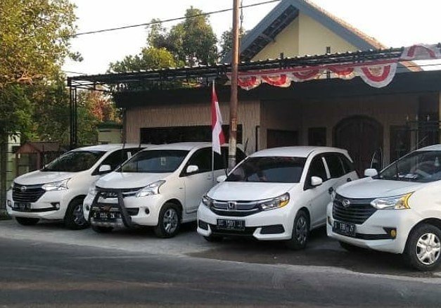 Tips Aman Berkendara di Bandung dengan Mobil Rental