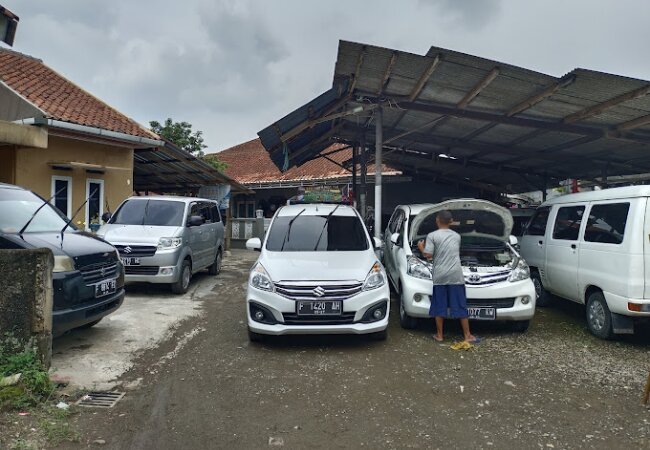 Rental Mobil Bandung untuk Kunjungan Kerja: Solusi Transportasi Profesional